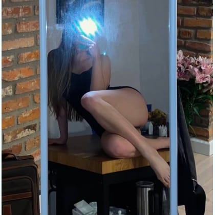 Mlada, zgodna, pametna – navedi me na greh!